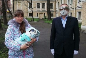 Губернатор Беглов посетил роддом и стал героем мемов