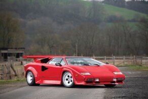 Великолепный Lamborghini Countach LP500 S с белым салоном выставят на торги