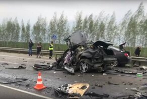 Последние секунды жизни лихача на Mercedes попали на видео