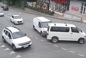 Глупо получилось: в Сочи столкнулись два микроавтобуса