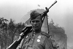 Как советских воинов-освободителей превратили в «насильников»