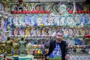 Кто торгует на самом древнем и большом базаре мира