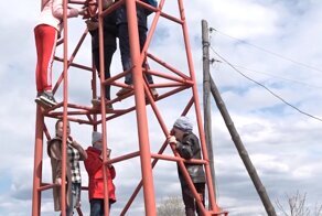В Пермском крае накажут школьников, которые вынуждены лазить на вышку для отправки заданий