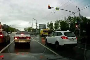 Авария дня. ДТП с машиной скорой помощи на юго-западе Москвы