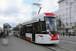 В Екатеринбурге приступили к испытанию опытного образца низкопольного трамвая УВЗ на 320 мест