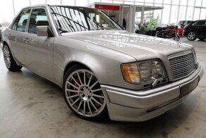 Очень редкий и очень дорогой Mercedes-Benz E60 AMG W124