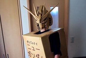 Японский художник создает удивительные маски Gundam