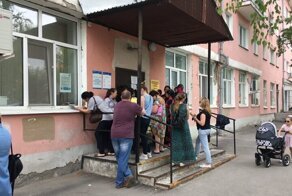 Российские родители штурмуют Пенсионные фонды для получения Путинских льгот