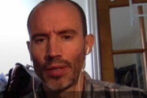 Спортивный комментатор провел видеочат со своими собаками - и стал звездой!