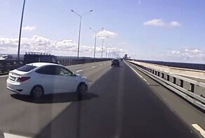 Дорожный учитель спровоцировал ДТП и спокойно уехал