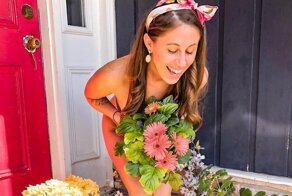 Голые садоводы приняли участие в ежегодной акции и сфотографировались с растениями без одежды