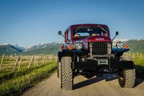 Очень крутой 70-летний Dodge Power Wagon с новым мощным двигателем