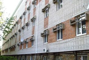 Почему в СССР на окнах домов были установлены бетонные «козырьки»?