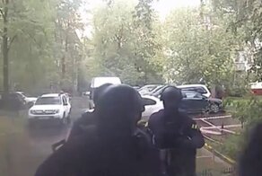 Спецназ взял штурмом квартиру москвича, стрелявшего из автомата по прохожим