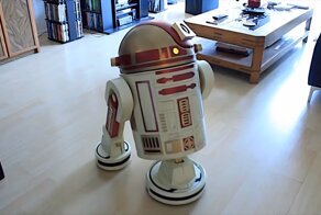 Мужчина превратил пылесос Roomba в дроида-уборщика