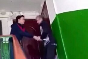 В Башкирии подросток избил в подъезде мужчину