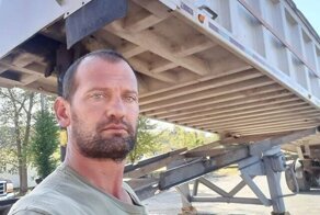 Кто-то сказал ему, что на фотографиях с фильтрами он будет выглядеть привлекательнее