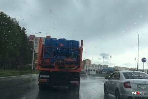 Челябинские чиновники объяснили эффективность мытья дорог во время дождя