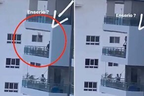 Мужчина покатал ребенка на качелях на высоте восьмого этажа