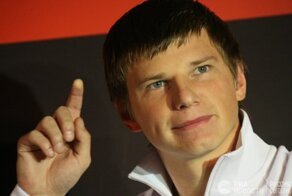 "Убери ноги с Дзюбы!": Аршавин сравнил бывших игроков "Зенита" с дровами