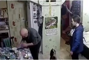 В Татарстане студентки обокрали доверчивого дедушку