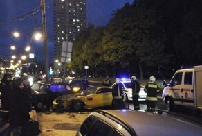 В Москве в аварии разбилась одна из самых дорогих моделей "Мерседеса"