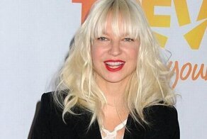 Певица Sia тайно усыновила двух 18-летних парней