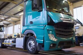 Крутое стоп-моушен видео капитального ремонта двигателя Mercedes-Benz Actros