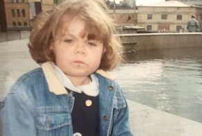 Девушка сравнила своё фото в 5 лет с фотографиями современных детей