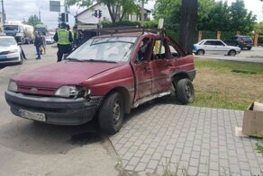 Авария дня. Микроавтобус протаранил легковушку