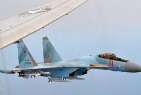 Перехват американского самолета-шпиона истребителем Су-35 показали на видео