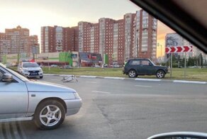 В Тольятти «Нива» на пешеходном переходе сбила велосипедистку