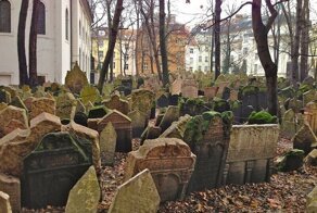 Многослойное еврейское кладбище в Праге