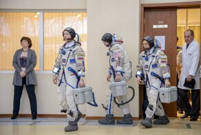 Почему американские скафандры так сильно отличаются от российских?