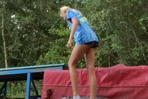 Ядовитая змея атаковала девушку во время тренировки