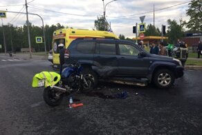 Авария дня. В Калининском районе Петербурга сбили мотоциклистку