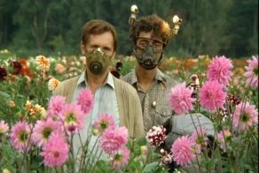 Роспотребнадзор требует носить маски и перчатки как минимум до конца года