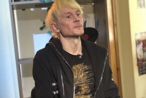 Бывший солист «Отпетых мошенников» устроился  работать в такси