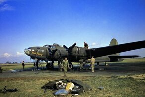 Цветные фотографии Второй мировой Роберта Капы