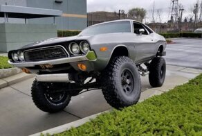 Классический Dodge Challenger 1972 превратили в крутой внедорожник