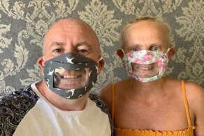 Читай по губам, не снимая маски!