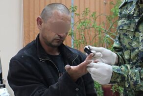 Земля и таких носит