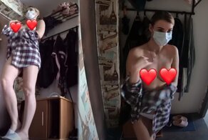 Сидя на карантине, девушка встречала курьеров топлес и записывала их реакцию на видео