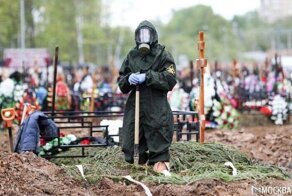Прощание по видеосвязи и закрытые гробы: как хоронят людей, умерших от коронавируса в России