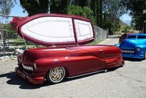 Гроб на колесиках (7 фото)