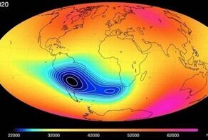 Гигантская магнитная аномалия, возникшая в Атлантике, растет и размножается