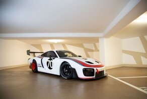 На нем так и не поездили! Коллекционный гоночный Porsche 935 2020 года
