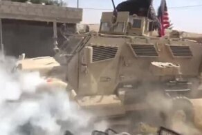 Американские военные на броневике пытались помешать российскому патрулю, но что-то пошло не так