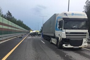 Авария дня. В Тверской области фура протаранила внедорожник