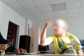 «У меня машина замёрзла», — в Иркутской области пьяный водитель устроил полицейским концерт